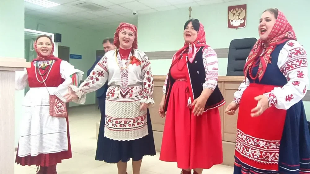 В преддверии Дня Победы в Володарском районном суде Брянска прошел праздничный концерт