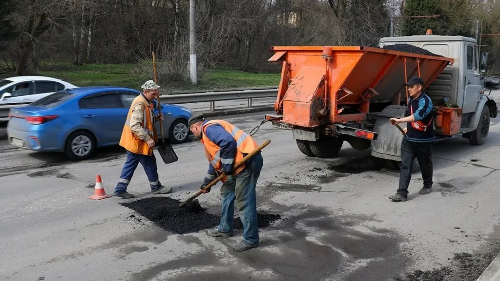 В Брянске гарантийным и ямочным ремонтом охватили 25 500 квадратных метров дорог