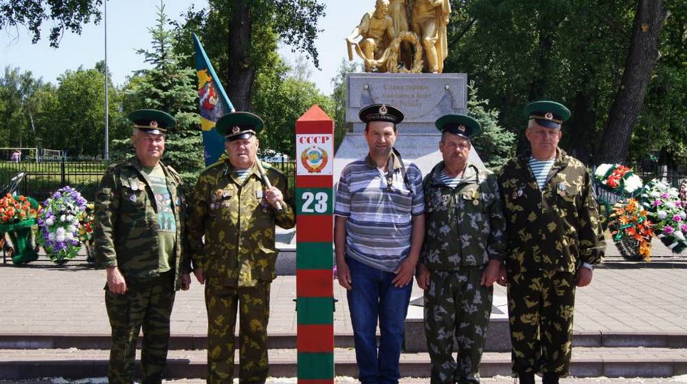 В брянском поселке Локоть бывшие солдаты отпраздновали День пограничника