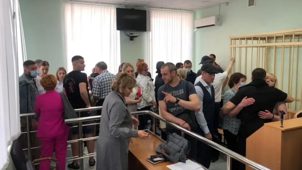 В Брянске осуждены 12 человек за перевозку нелегального табака на 1,9 млрд рублей