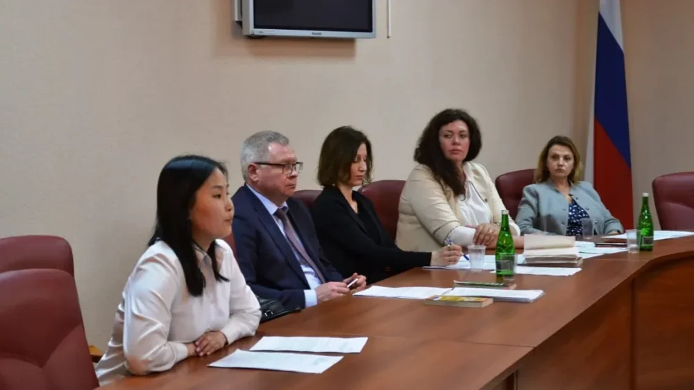 В Брянском облсуде 4 юриста успешно сдали экзамены на должность судьи