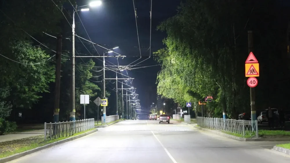 В Брянске осветили и обезопасили аварийные участки дорог