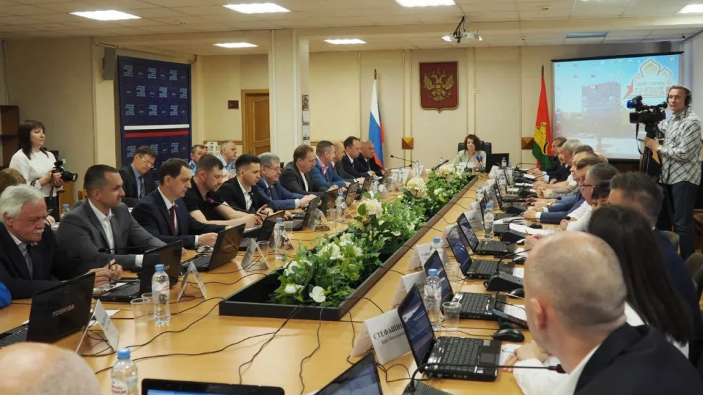 Глава Брянска Марина Дбар провела 43-е заседание Брянского горсовета