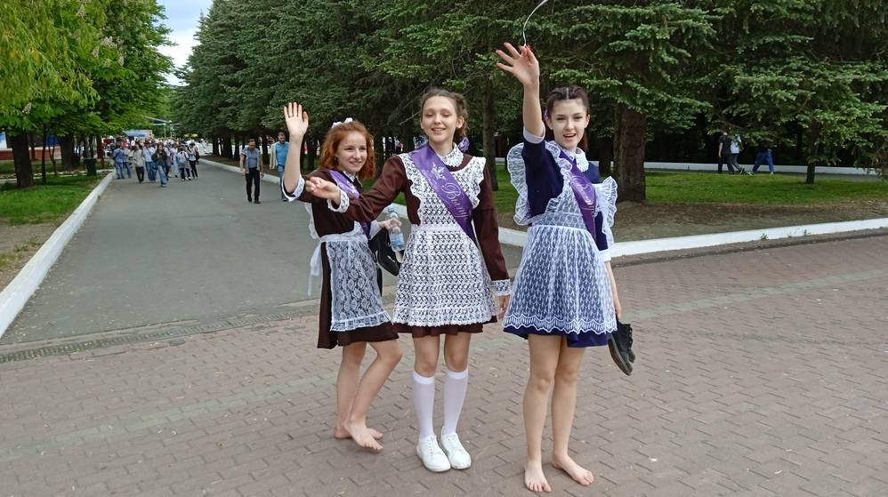 Последний звонок стал радостным и грустным праздником для выпускников Брянской области