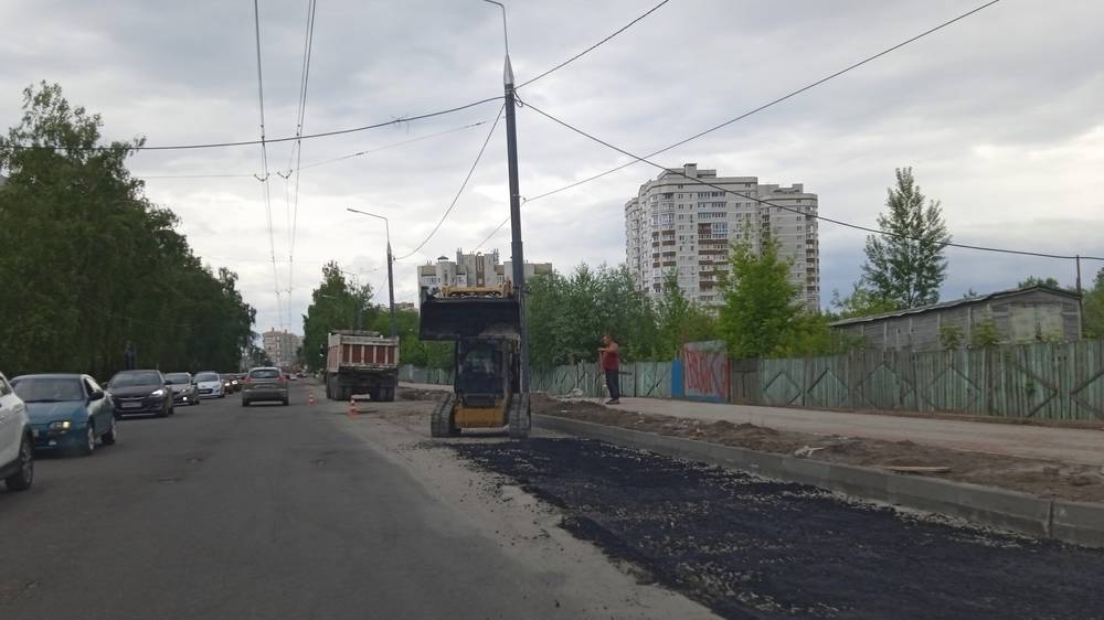 В Брянске провели подготовку для расширения дороги на улице Крахмалева