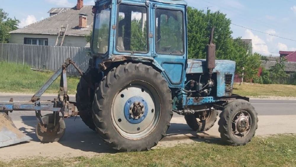 В райцентре Климово инспекторы ДПС поймали пьяного 35-летнего тракториста