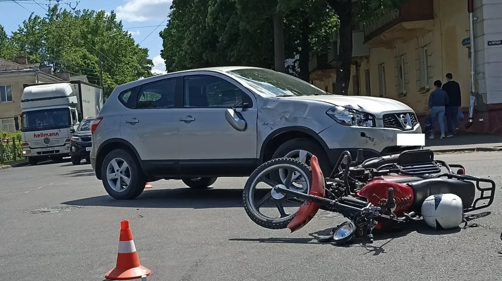 В Брянске за один день в результате аварий на перекрестках пострадали два человека