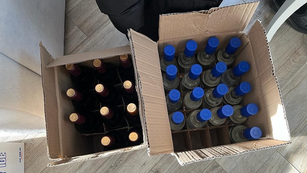В Брянском районе у торговавшего сомнительным пойлом мужчины изъяли 100 бутылок алкоголя