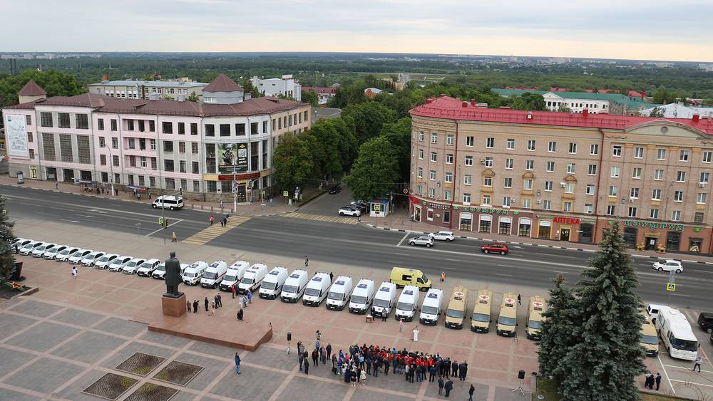 Учреждениям медицины Брянской области передали 39 машин скорой помощи