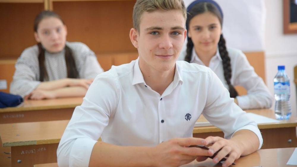 100 баллов на ЕГЭ по истории и физике получили 14 выпускников школ Брянской области