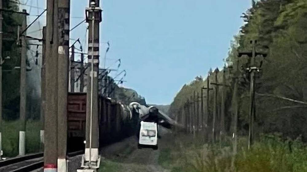 В Белгородской области 15 вагонов грузового поезда сошли с рельсов