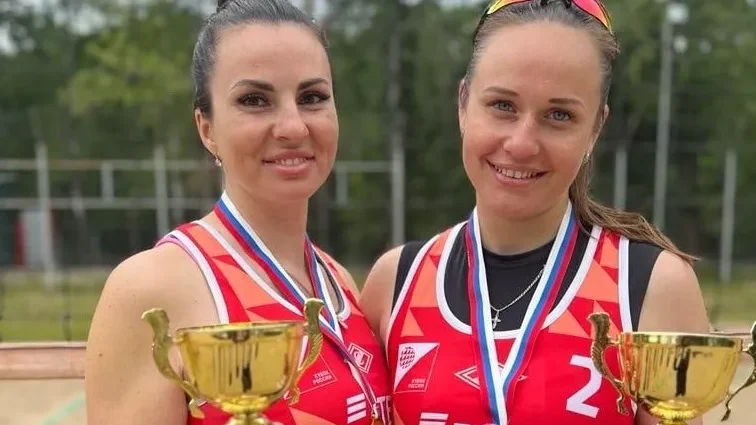 В Брянске пара Толчина-Костикова победили в соревнованиях по пляжному волейболу