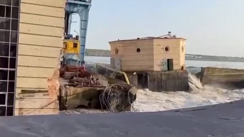 После разрушения Каховской ГЭС под воду ушла гигантская территория