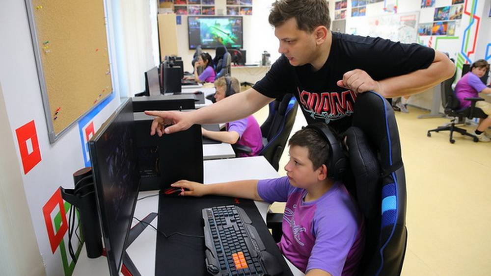 Раненный террористами брянский школьник Федя Симоненко поднялся в Крыму на гору Аю-Даг