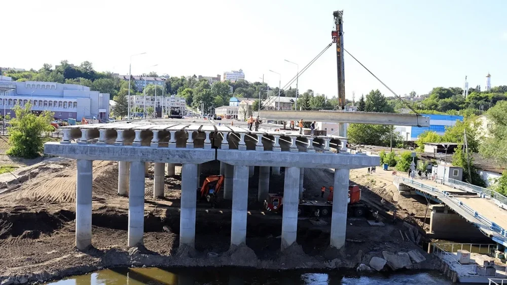 На 270-метровом Славянском мосту в Брянске осталось закрыть два пролета