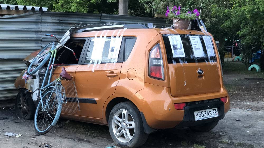 Свой сгоревший автомобиль житель Брянска превратил в мистическое послание врагам СВО