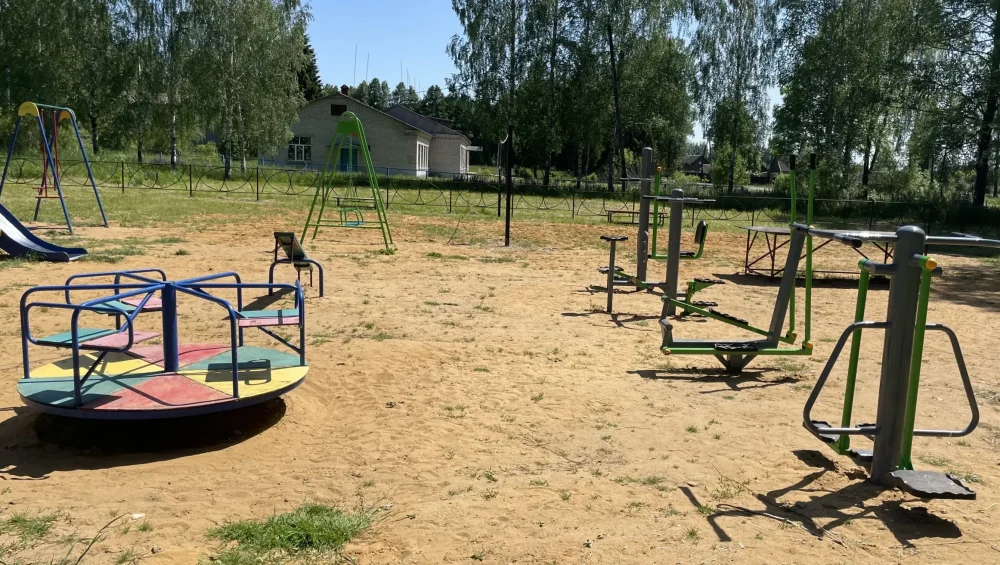  В Брянской области у прокуратуры возникли претензии к содержанию детской площадки