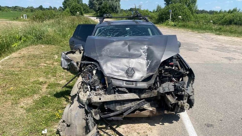 Под Унечей брянец на Renault врезался в притормозившую Lada и разбил голову её водителю