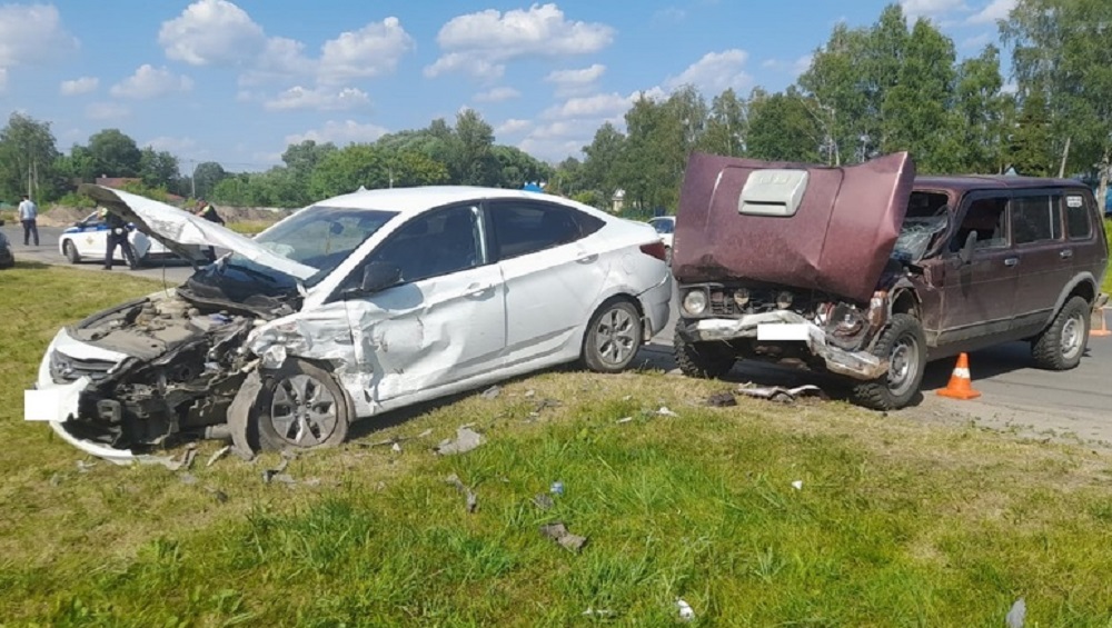В Карачеве неопытный водитель ВАЗ устроил ДТП и сломал челюсть 9-летней девочке