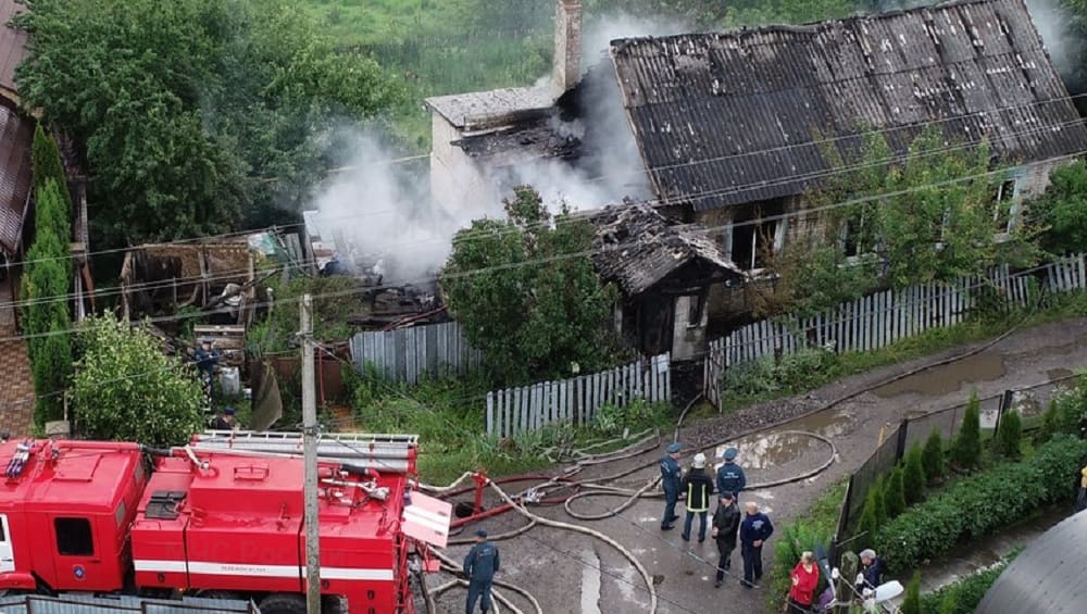 В Брянске вечером 29 июня во время пожара в посёлке Бордовичи пострадала женщина