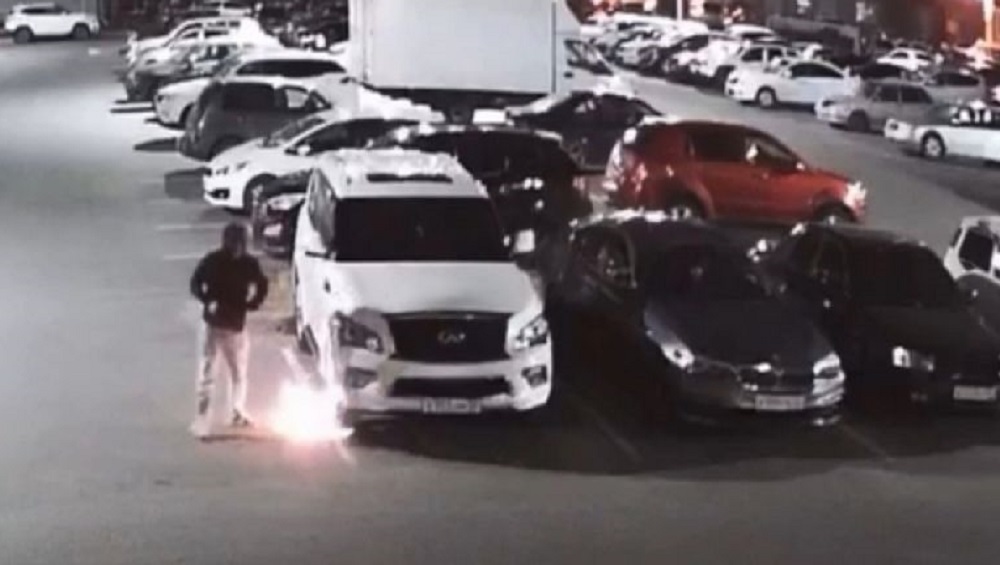 В Брянске на улице Войстроченко злоумышленник дважды за вечер поджёг автомобиль