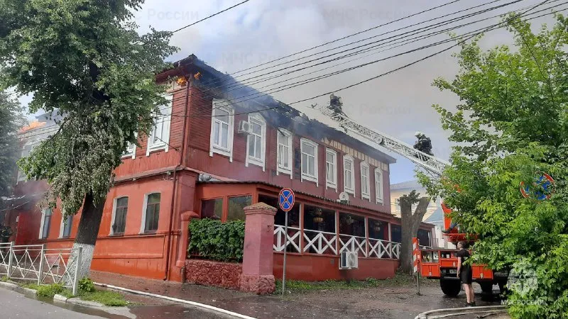Спасатели рассказали подробности пожара в кафе Rollings на улице Фокина в Брянске