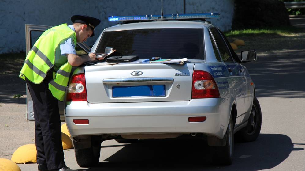 В Новозыбкове автоинспекторы задержали 17-летнего подростка за рулём автомобиля ВАЗ