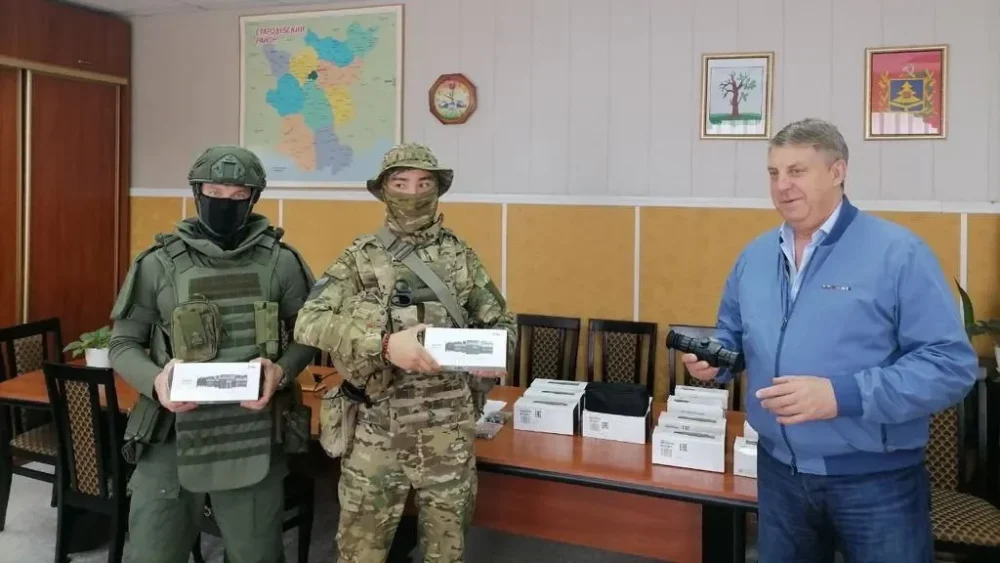 Губернатор Брянской области Александр Богомаз передал пограничникам специальные средства