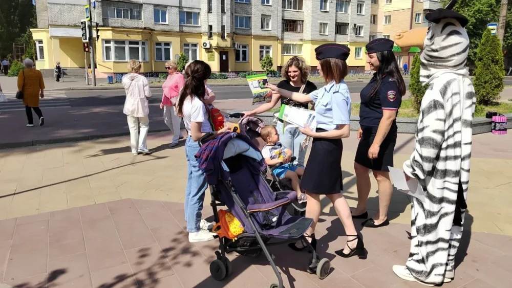 В Госавтоинспекции Брянска провели акцию «Защита детей — задача общая»