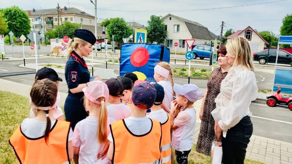Брянские полицейские провели для детей профилактическое мероприятие «Знатоки ПДД»