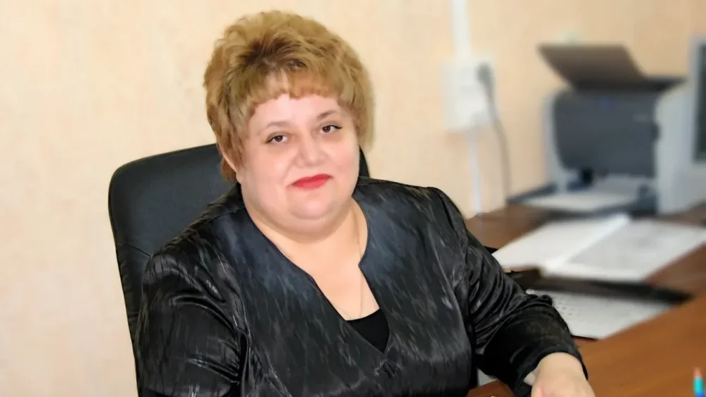 Коллектив Брянского облсуда поздравил судью в отставке Любовь Медведько с юбилеем