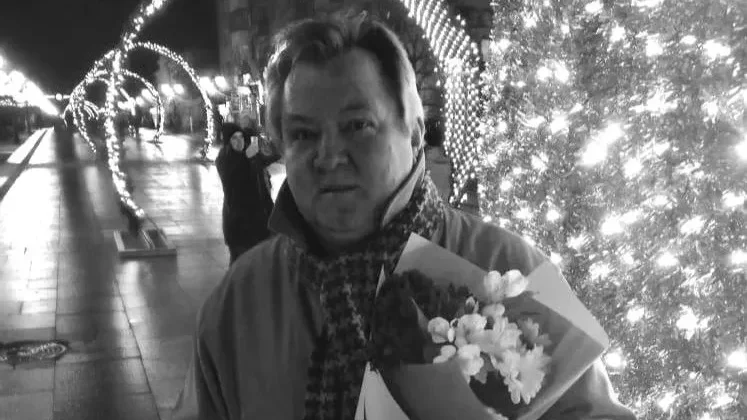 В Брянске на 65 году жизни скончался игравший роль Деда Мороза режиссер Александр Воронов