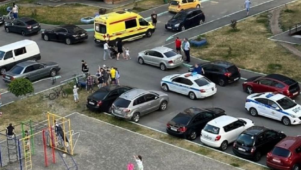 В Брянске в микрорайоне «Речном» легковой автомобиль сбил ребёнка