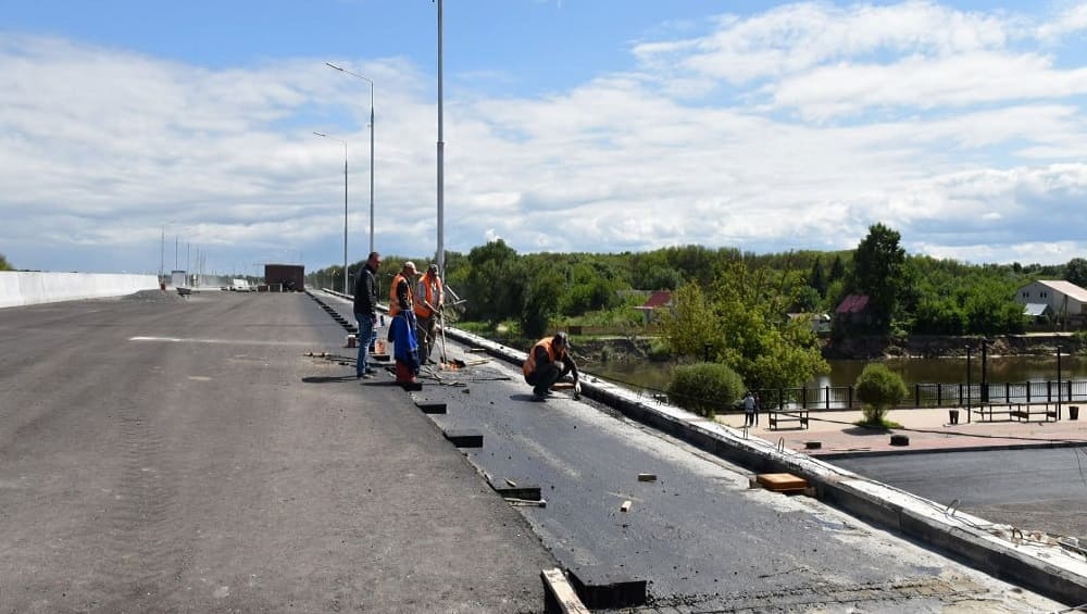 В Брянске губернатор Александр Богомаз оценил ускорение строительства Славянского моста