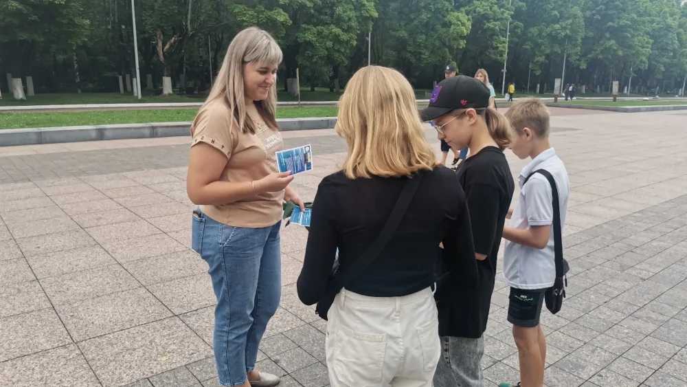 В Брянске провели этап всероссийской уличной акции «Дарю тепло»