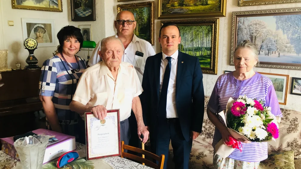 В Советском районе Брянска чиновники поздравили крепкие супружеские пары
