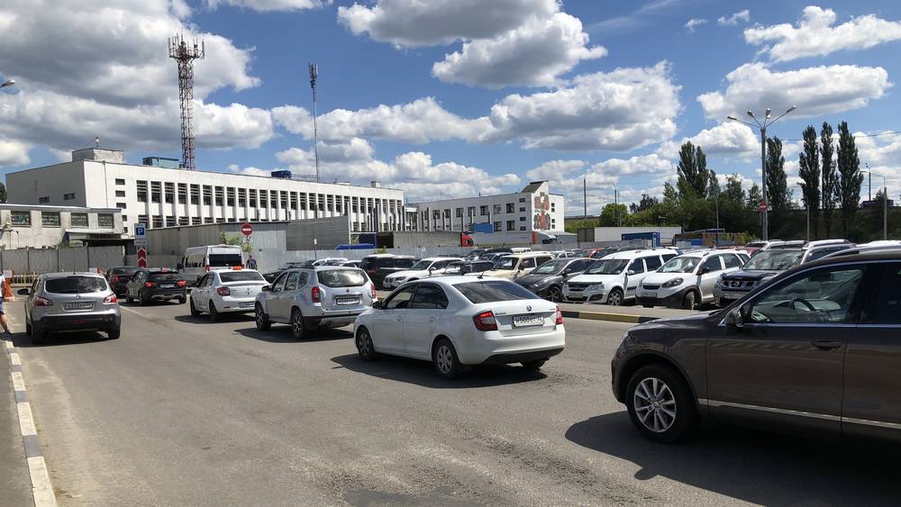 В Брянске возле железнодорожного вокзала автомобильную стоянку расширят на 200 мест