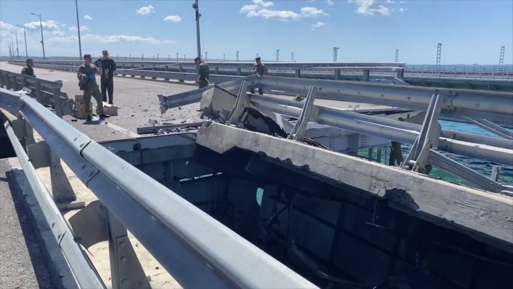 Власти заявили о разрушении одной части Крымского моста