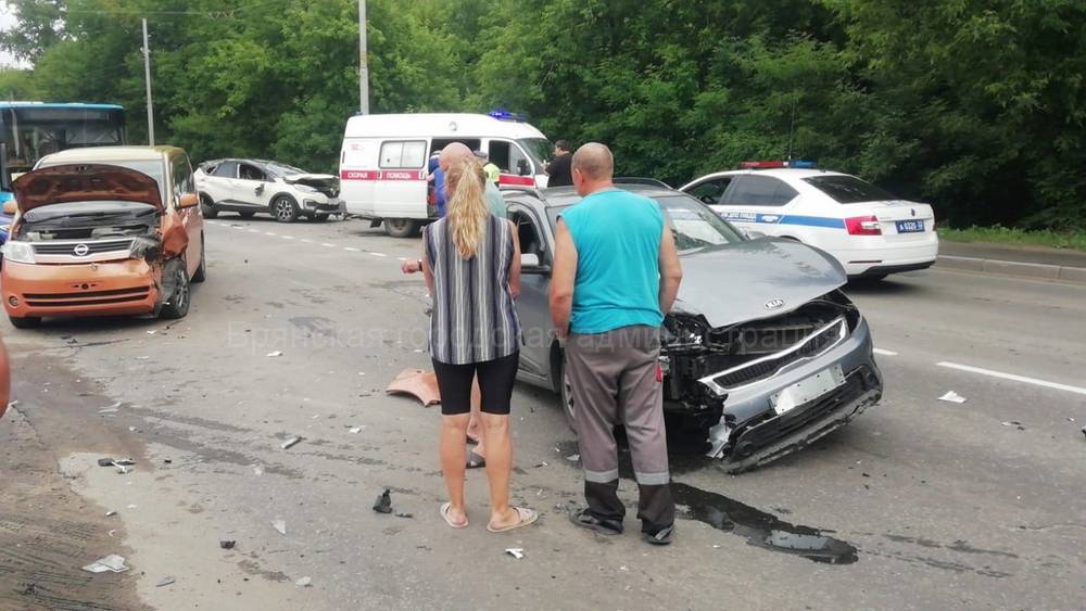 Полуторагодовалый ребенок пострадал в Брянске на улице Калинина в массовой аварии