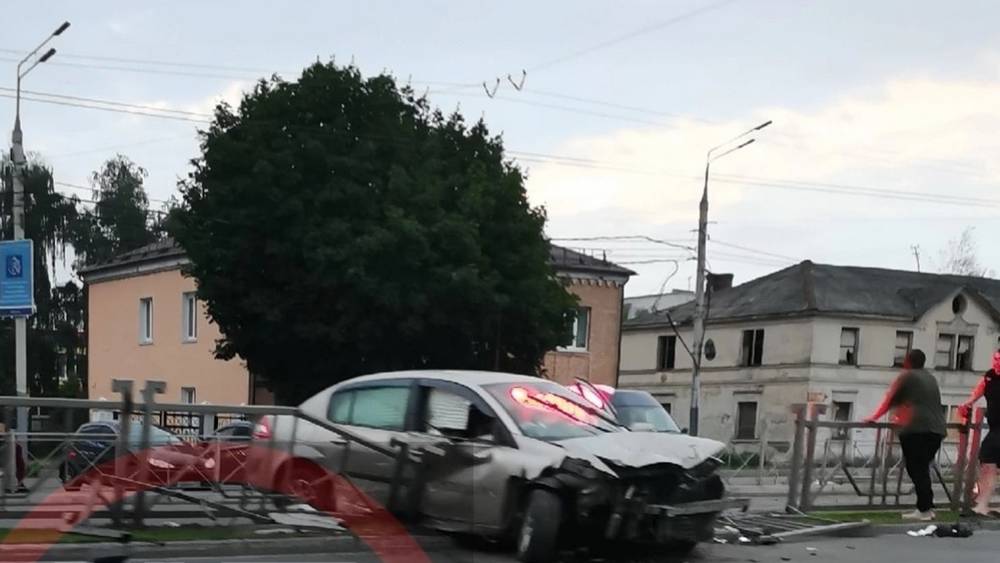 В Брянске возле путепровода на Московском проспекте произошло серьезное ДТП