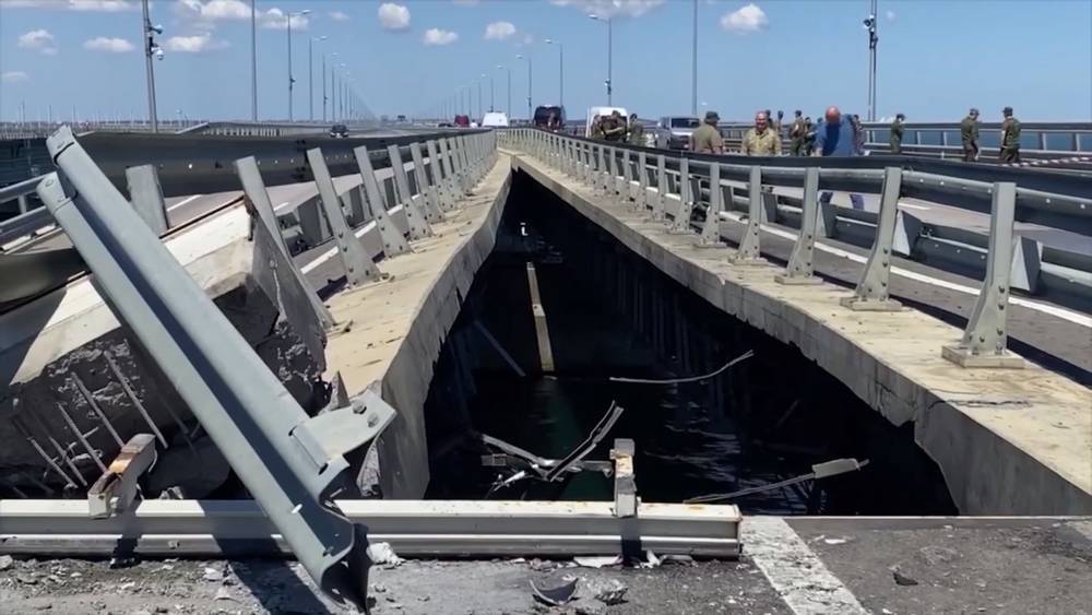 Два человека погибли, ребенок ранен при террористической атаке Киева на Крымский мост