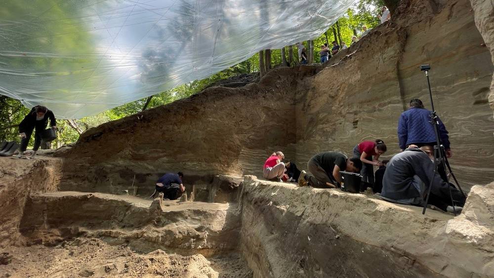 Под Брянском в селе Хотылёво археологи во время раскопок обнаружили следы неандертальцев