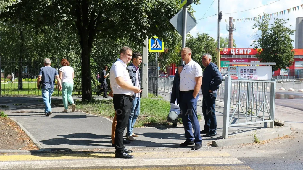 В Брянске отремонтировали подъезд к Дому культуры имени Дмитрия Медведева