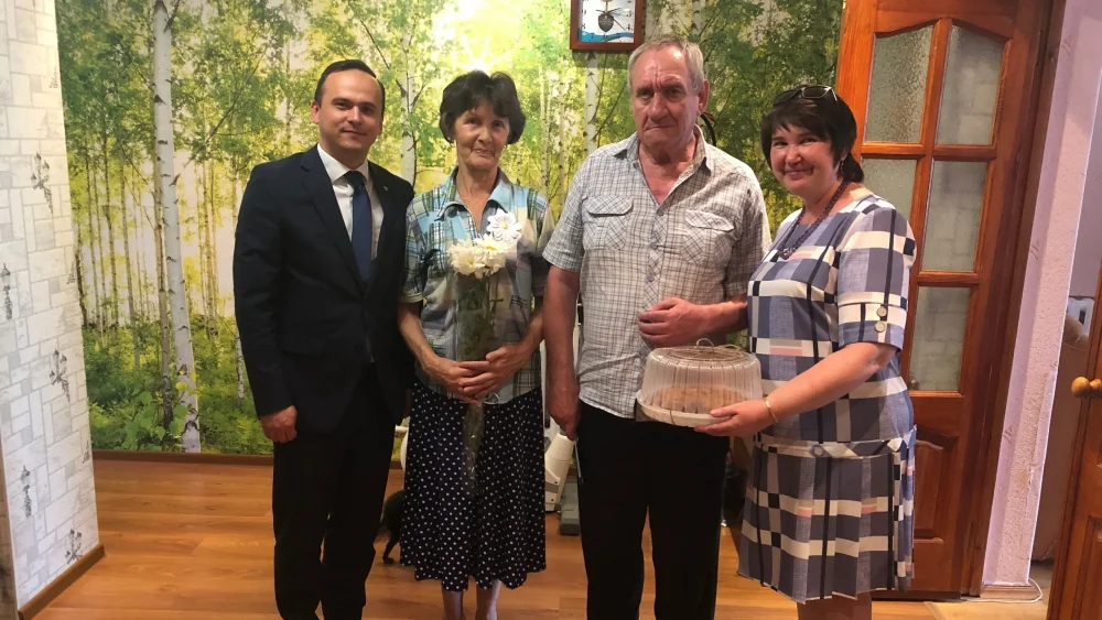 В Советском районе Брянска чиновники поздравили крепкие супружеские пары