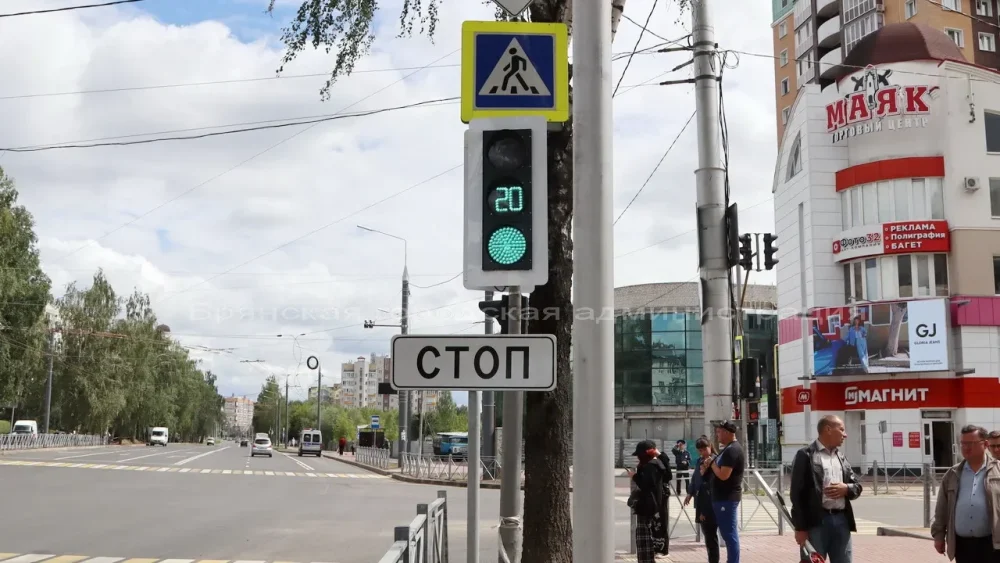 В Брянске готовность ремонтируемой дороги по улице Крахмалева составила 97 процентов