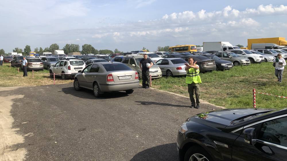 «День Брянского поля – 2023»: порядок начался с указателей, стоянок и металлоискателей