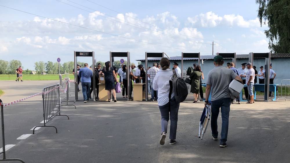 «День Брянского поля – 2023»: порядок начался с указателей, стоянок и металлоискателей