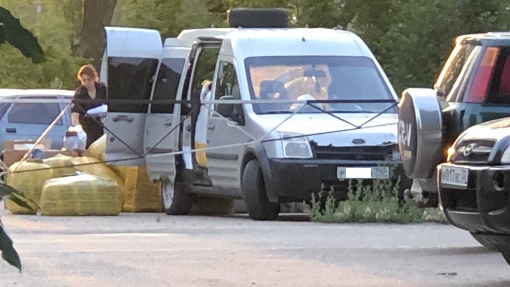 В Брянске полиция задержала микроавтобус с огромными баулами