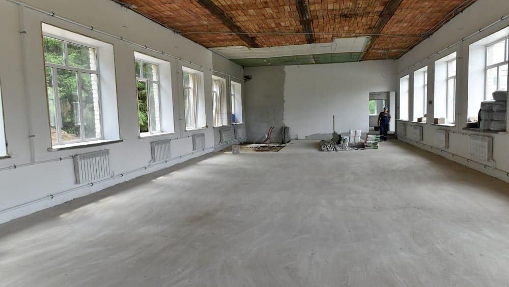 В Навле брянский губернатор Александр Богомаз остался недоволен темпами капремонта школы