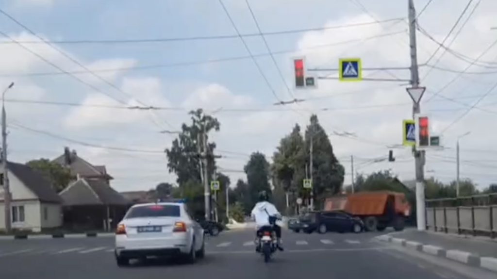 Сотрудники ДПС задержали в Брянске пытавшегося скрыться от наряда 17-летнего водителя